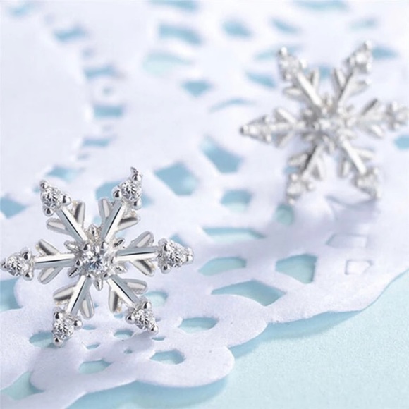 NEW!💙💎❄️SNOWFLAKE! EARRINGS!❄️💎💙SO PRETTY! CZ! - Picture 3 of 6